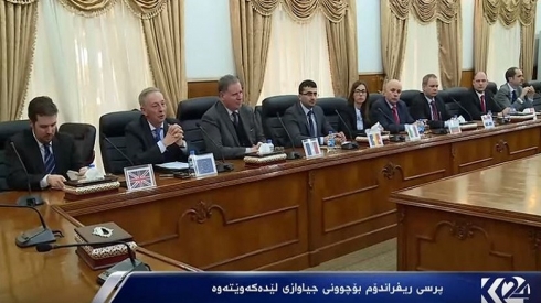 Li ser pirs a rifrandomê alî yên sîyasî nerîn ên cuda hene.